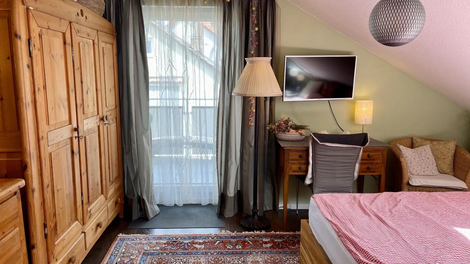 Homestay Guest Room In Stuttgart-Nord